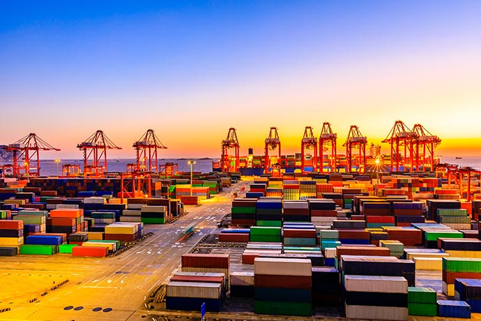 最窄处仅39公里宽的海上通道掐住全球能源命脉！伊朗战争粉碎特朗普的政策主张？