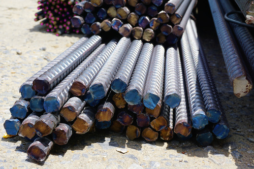 房地产难好、政府不救！四张图揭示：中国钢铁市场有多惨